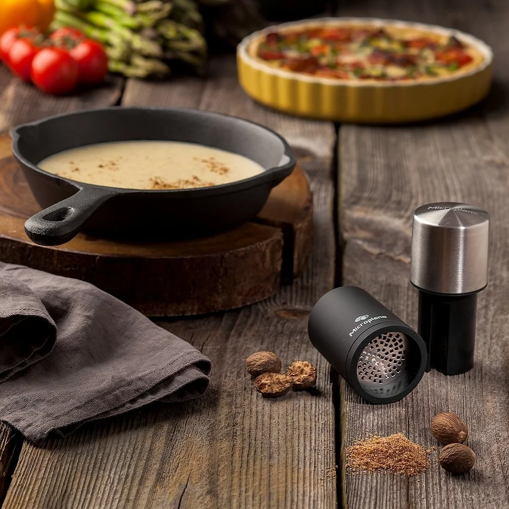 Microplane Kruidenmolen, Zwart / Roestvrij Staal 6 Microplane Kruidenmolen, Zwart / Roestvrij Staal - Afbeelding 4