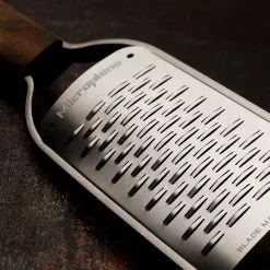 Microplane Master Grater, Medium -Potten & pannen Winkel microplane master grater medium 5 scaled