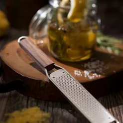 Microplane Master Grater, Zester 7 Microplane Master Grater, Zester -Potten & pannen Winkel microplane master grater zester 4 scaled