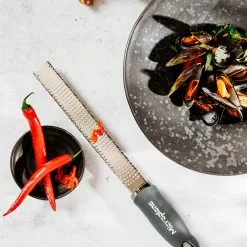 Microplane Premium Classic Zester Anthracite Gray -Potten & pannen Winkel microplane premium classic series zesteur 15