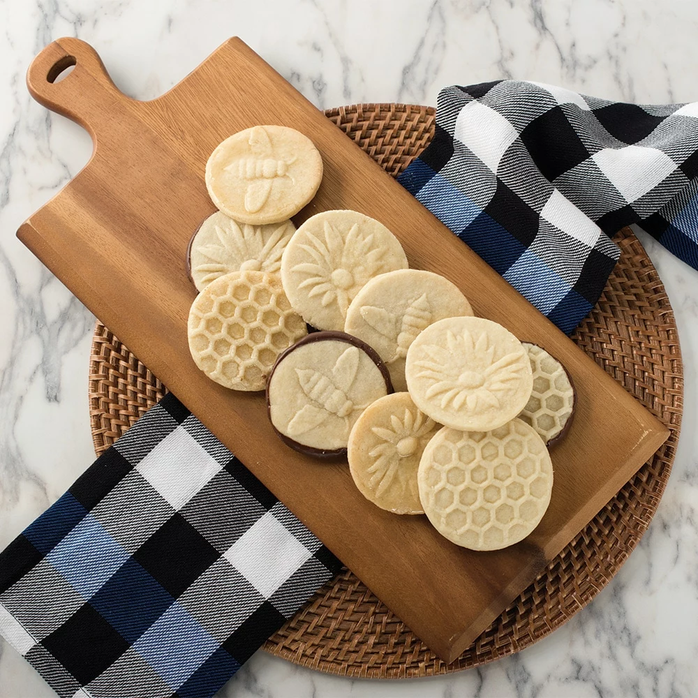 Nordic Ware Honey Bees Cake Stamp 4 Nordic Ware Honey Bees Cake Stamp - Afbeelding 3