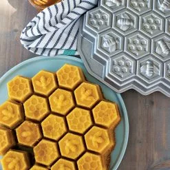 Nordic Ware Honeycomb Pull-Apart Bundt Pan -Potten & pannen Winkel nordic ware nordic ware honeycomb pull apart bundt pan 4