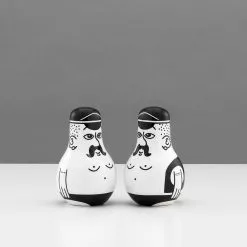 Normann Copenhagen Friends Salt & Pepper Caster -Potten & pannen Winkel normann copenhagen friends salt pepper caster 4