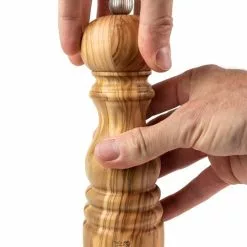 Peugeot Paris Pepermolen Olive Wood, 18 Cm -Potten & pannen Winkel peugeot paris pepermolen olive wood 17