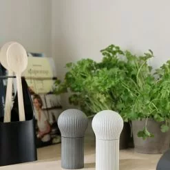 RIG TIG Cheffy Zoutmolen / Pepermolen 12,5 Cm, Chalk 7 RIG TIG Cheffy Zoutmolen / Pepermolen 12,5 Cm, Chalk -Potten & pannen Winkel rig tig cheffy zoutmolen pepermolen 125 cm 0